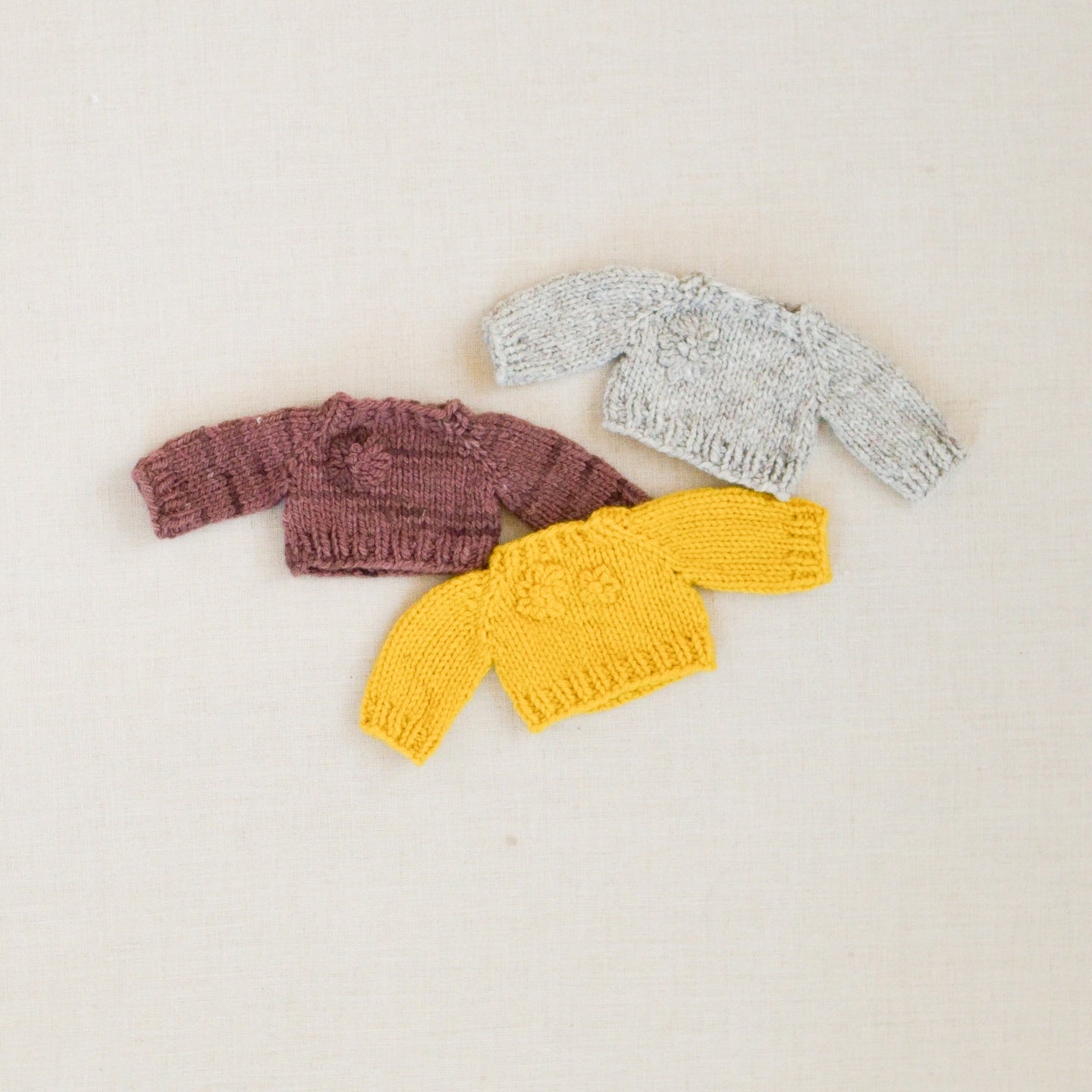 Hand-knit yarn embroidered Sweaters